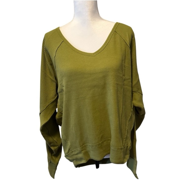 Free People Women's Santa Clara V-Neck Pullover Thermal Top Green Medium NWT - Picture 3 of 8